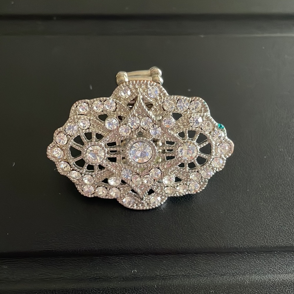 Fun expandable ring. - Picture 2 of 4